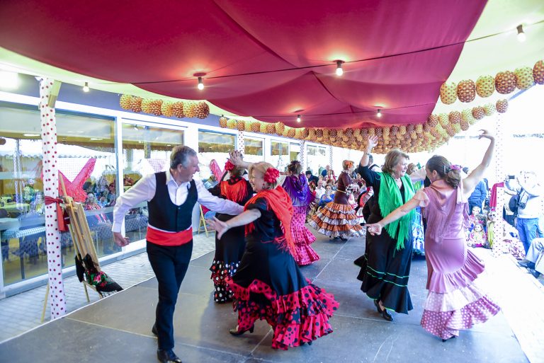 Nueva edición de la Feria de Abril de Boadilla para los mayores con bailes, música, humor y una gran paella