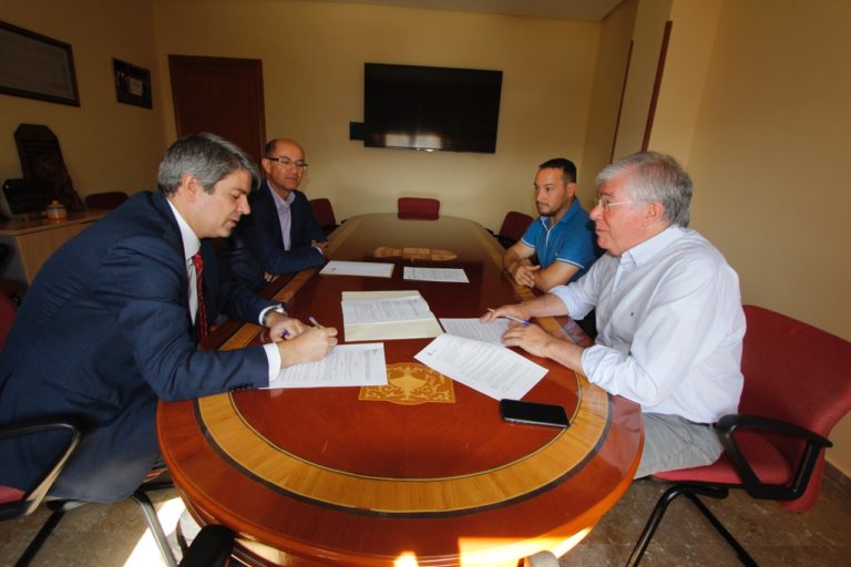 Firma convenio soterramiento calle lirio - Illescas