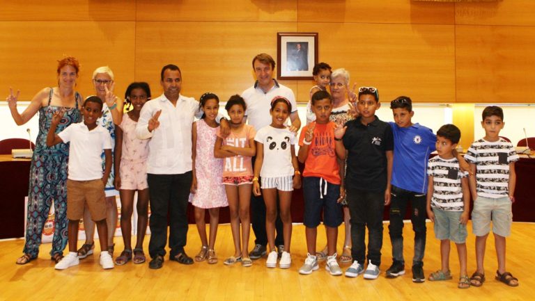 Tres Cantos da la bienvenida a los ocho niños saharauis del programa «Vacaciones en Paz»