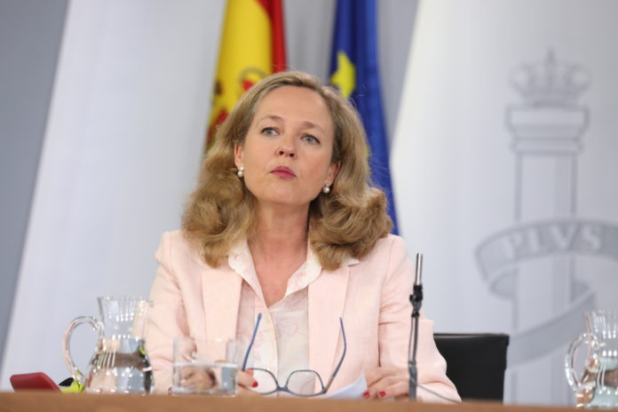 La ministra Calviño asegura que “la coyuntura económica sigue siendo positiva