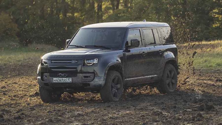 El nuevo Defender de Land Rover se enfrenta a su prueba más dura ante ‘James Bond’