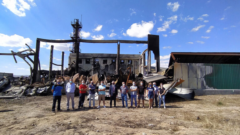 Los empresarios de San Pedro del Arroyo trasladan a Confae sus preocupaciones tras el incendio del pasado julio