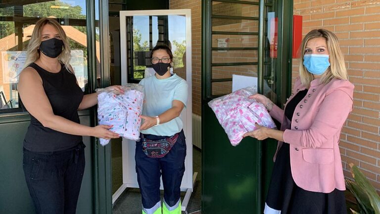 El Ayuntamiento de Serranillos del Valle dona 230 mascarillas infantiles al colegio público ‘El Poeta’