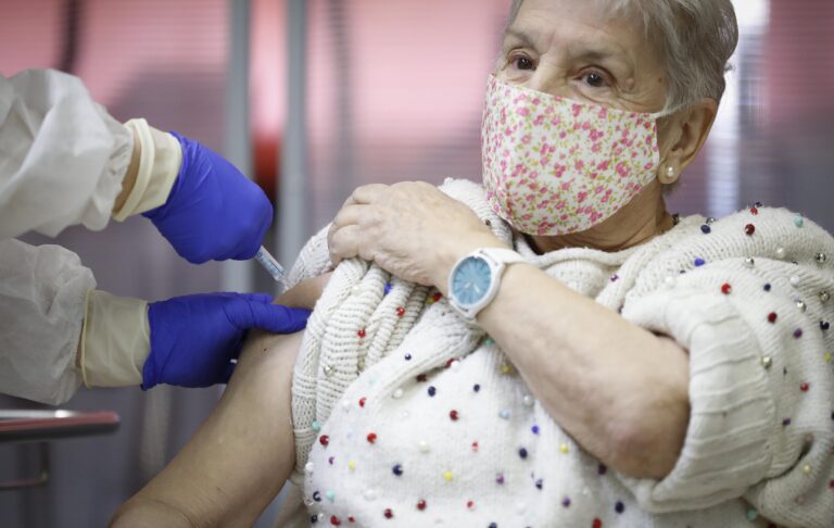 Madrid comienza a administrar la segunda dosis de la vacuna