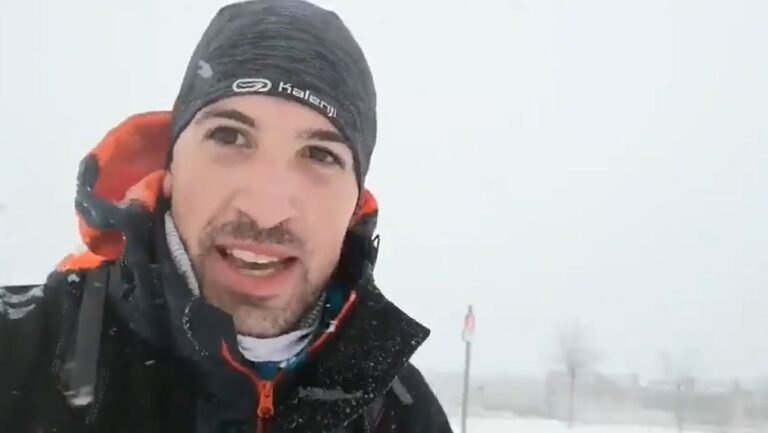 Sanitarios por la nieve para llegar a sus guardias en Puerta de Hierro