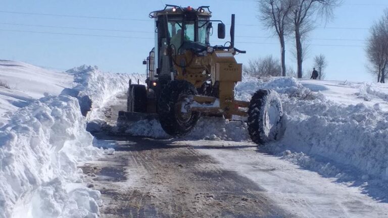 Continúa la limpieza de nieve y hielo de las calles de Illescas