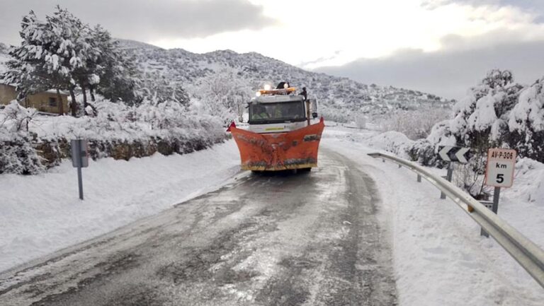 Abiertos todos los accesos a los municipios de la provincia de Ávila tras la nieve caída