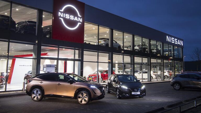 Nissan despliega un nuevo logotipo en toda su red de concesionarios europeos