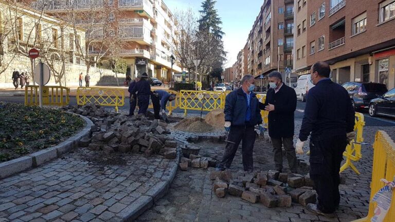 El Ayuntamiento de Ávila acomete obras en la glorieta del Paseo de San Roque y la calle San Pedro del Barco