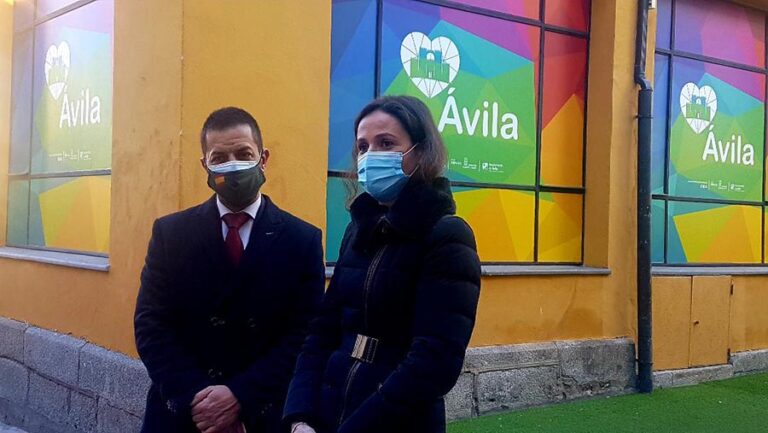 La plaza de abastos de Ávila renueva su imagen interior y exterior como primer paso para su mejora global