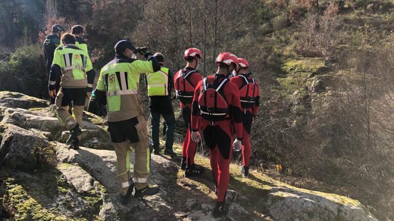 Ávila dota al servicio de extinción de incendios de nuevos trajes de agua y mejora sus instalaciones