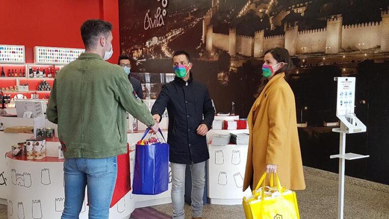 Reparten 20.000 mascarillas para apoyar el comercio de proximidad de Ávila