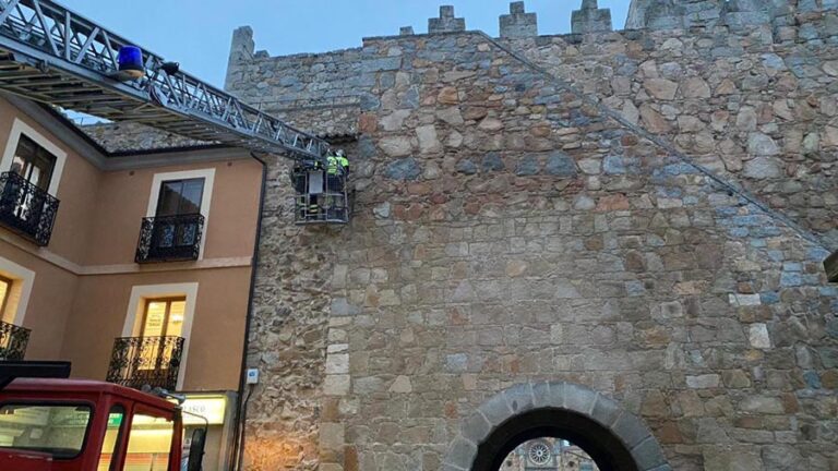 Se producen unos leves desprendimientos de ripios en la Puerta del Alcázar de la Muralla de Ávila