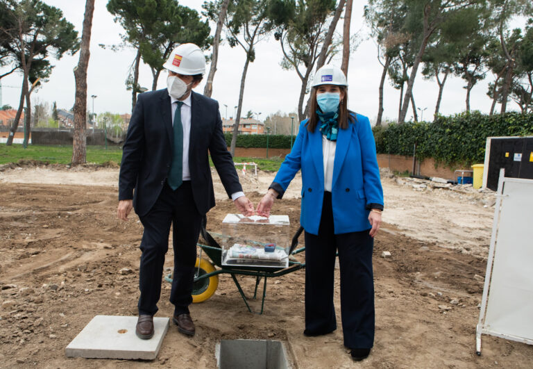 Quislant inaugura las obras de la nueva piscina del Carlos Ruiz