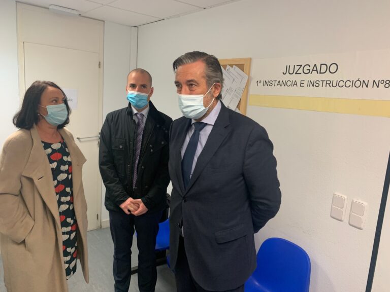 López visita los Juzgados de Majadahonda junto a Álvarez Ustarroz