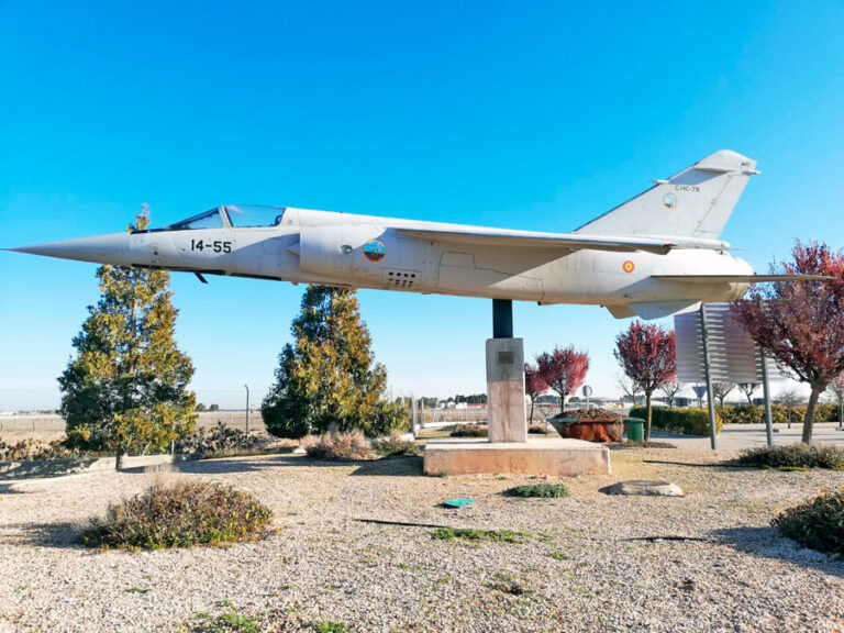 Boadilla colocará un caza en la rotonda de Valenoso