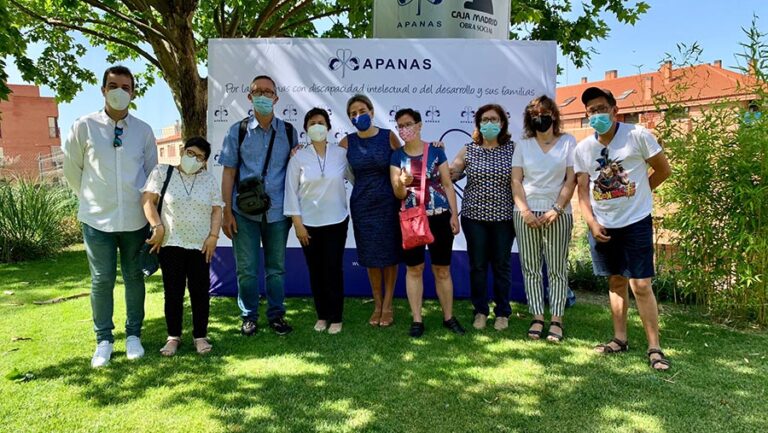 APANAS recauda dinero para sus actividades en Toledo con un rastrillo solidario