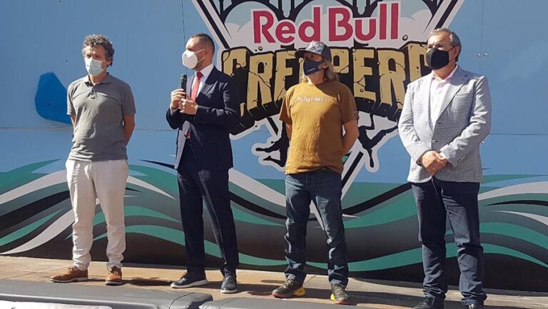 Ávila se convierte en capital mundial de la escalada con la prueba de Red Bull Creepers