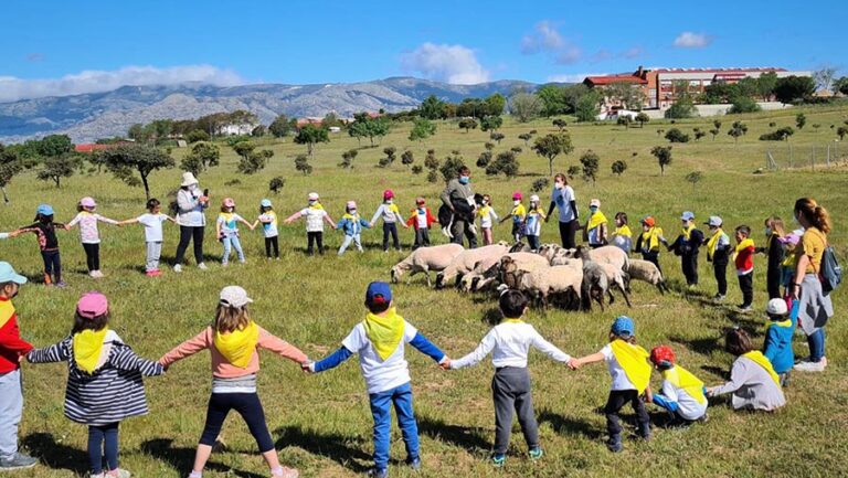 Más de un millar de jóvenes disfrutan de las visitas guiadas a la Dehesa de Navalvillar de Colmenar Viejo