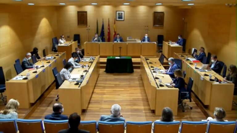 Baile de concejales en el Ayuntamiento de Boadilla