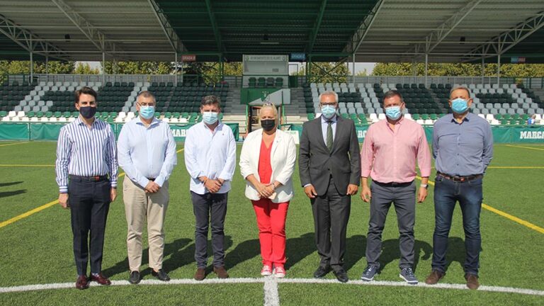 Nueva cara para el campo de fútbol, la biblioteca pública y el teatro municipal de El Álamo