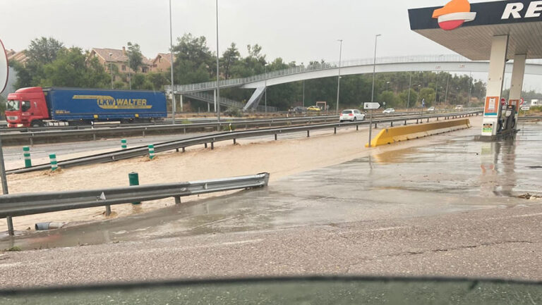 El temporal de lluvia y granizo colapsa Toledo con espectaculares riadas e inundaciones