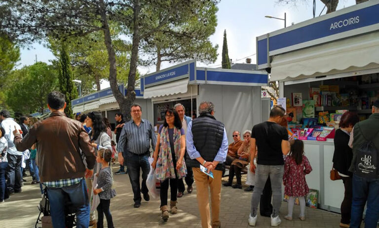 Pozuelo celebra la Feria del Libro en el bulevar de la Avenida de Europa