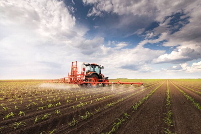 Protesta en Valladolid de los agricultores por los altos costes de producción