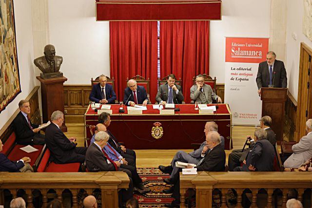 Asistencia de Mañueco a la presentación del libro ‘Ley Perpetua de Ávila’, de Salvador Rus y Eduardo Fernández