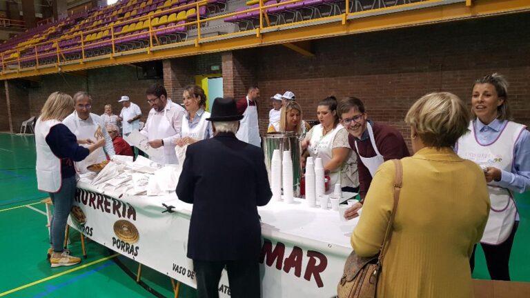 Punto final a las Fiestas de Santa Teresa con una gran chocolatada con los mayores