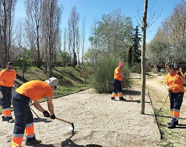 El Ayuntamiento de Serranillos del Valle lleva a cabo la modernización de las zonas verdes