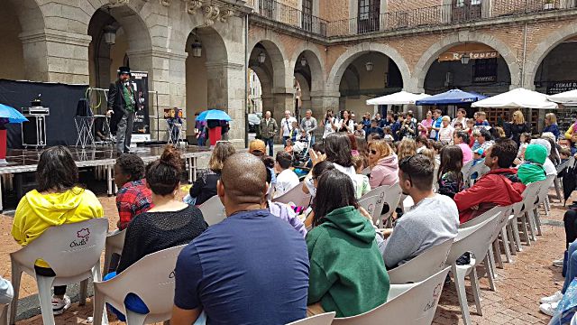 Cerca de 2.000 personas disfrutan del festival de magia Abrakadávila en Ávila.