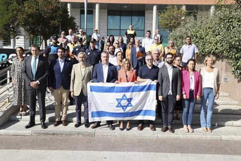 Minuto de silencio en Ayuntamiento de Alcobendas en apoyo a Israel