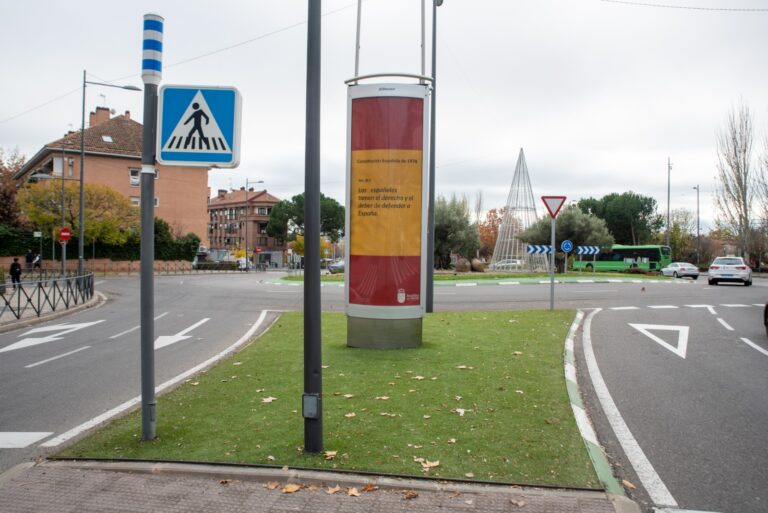 Boadilla del Monte muestra los artículos de la Constitución Española de 1978 en sus vías públicas