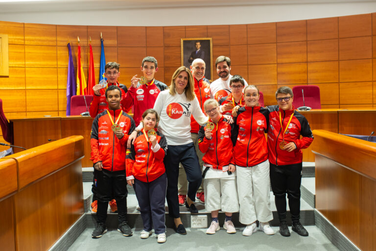 Campeones de España en karate son homenajeados en el Ayuntamiento de Pozuelo de Alarcón