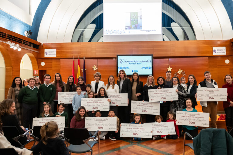 Se entregan premios a estudiantes por concursos navideños en Pozuelo de Alarcón