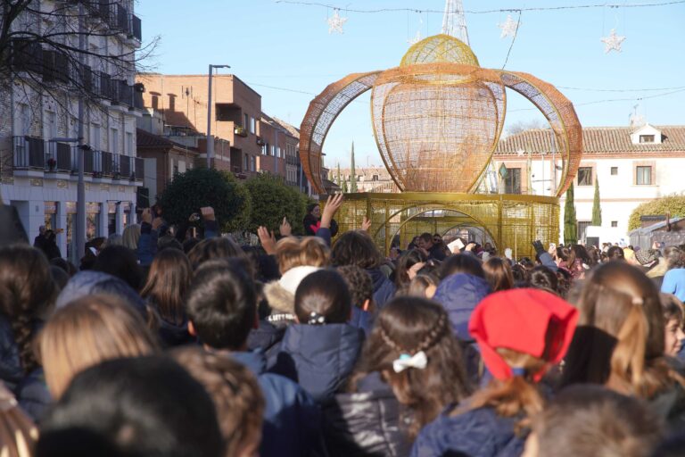 Camino a Belén: 600 estudiantes participan en una actividad solidaria en Las Rozas