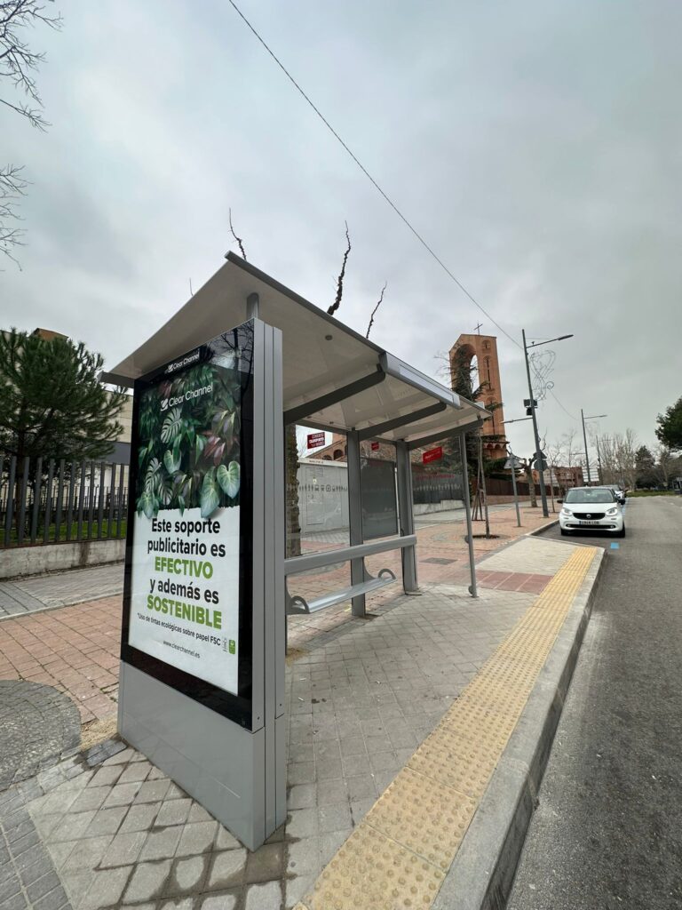 Pozuelo de Alarcón renueva sus marquesinas de autobús para brindar mayor comodidad y seguridad a los pasajeros