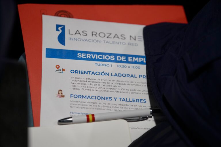 Más de 130 desempleados participaron en el evento ‘Desayuna con el alcalde’ en Las Rozas