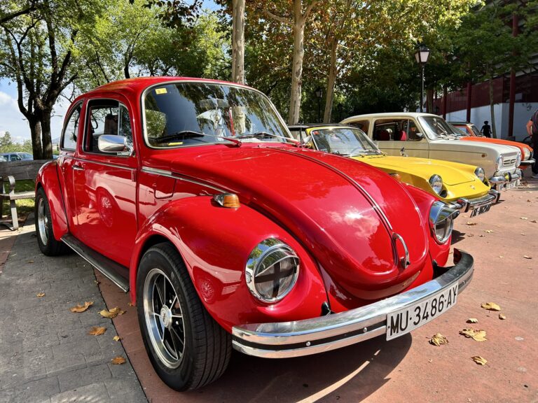 Exhibición de automóviles antiguos y motocicletas en Colmenar Viejo este fin de semana