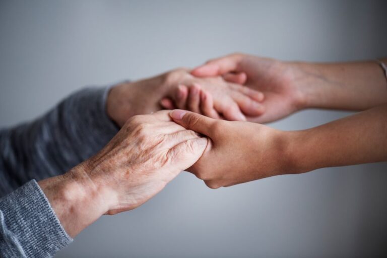 Personas mayores de 65 años y hogares en situación de fragilidad podrán beneficiarse del Servicio de Asistencia a Domicilio en Majadahonda