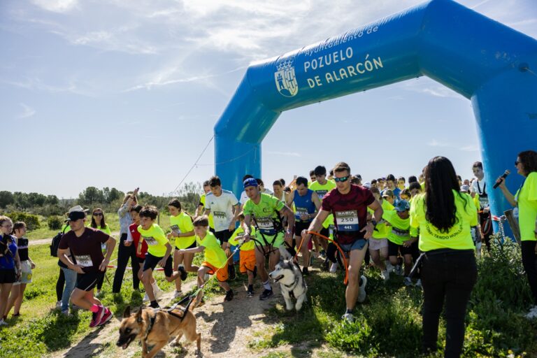 Medio millar de personas y sus perros corren en la segunda versión de la Corrida Solidaria en Pozuelo de Alarcón