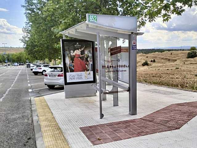 Majadahonda mejora la atención a usuarios de autobuses con ocho nuevas marquesinas sostenibles