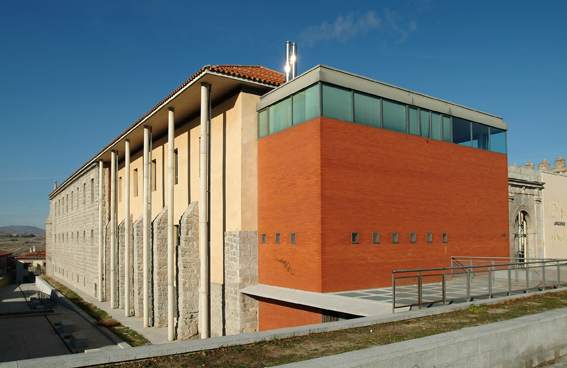 Once perspectivas únicas en la muestra colectiva ‘Pender de un hilo’ en Ávila