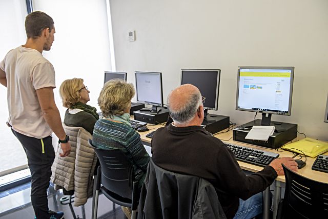 Ávila Contigo: programa municipal para cuidar la salud de los ancianos en soledad