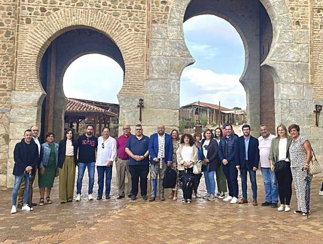 El alcalde de Alameda de La Sagra se reunió junto a otros primeros ediles con Puy du Fou