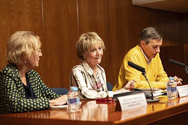 La biblioteca municipal de Pozuelo de Alarcón cambia su nombre en honor a Esperanza Morón