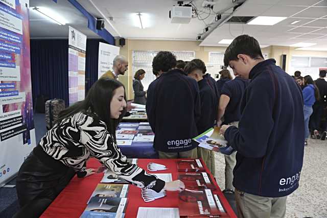 Inauguración de la III Feria Universitaria en el Engage International School de Majadahonda