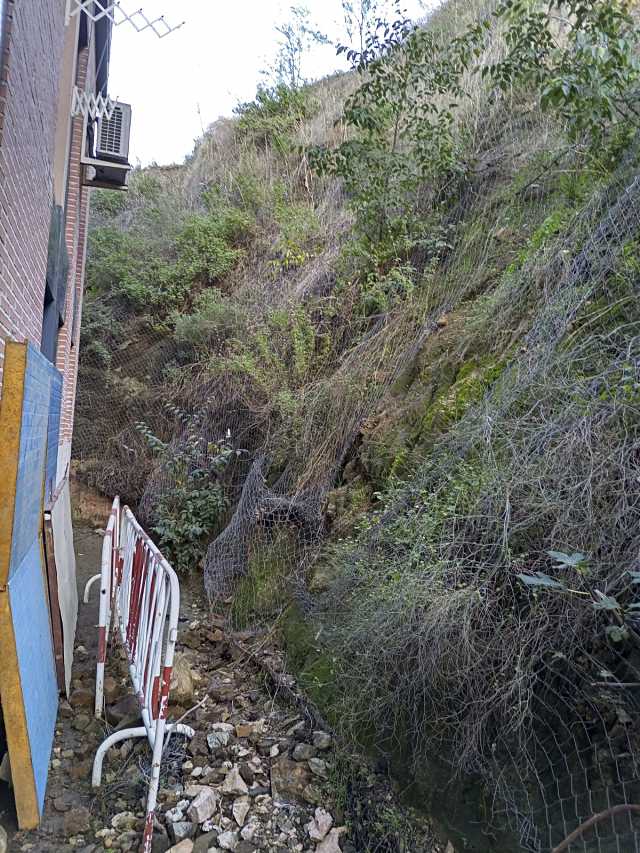 Vecinos del Paseo de la Rosa de Toledo preocupados por unos desprendimientos