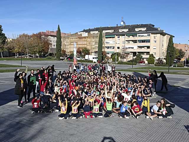 Estudiantes de Engage participan en el evento para ayudar a las víctimas de la DANA